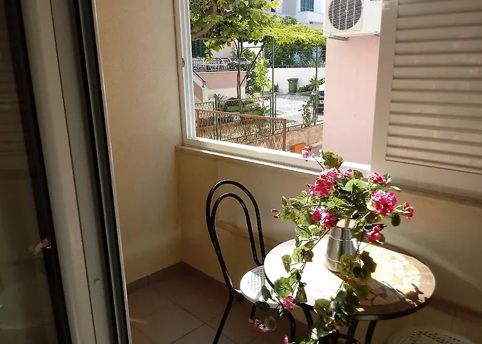 In The Center Taja Makarska